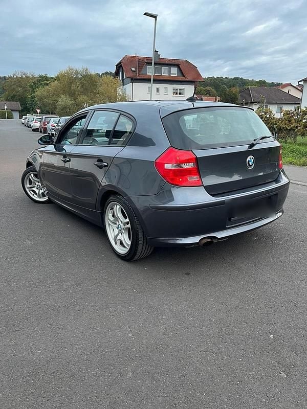 Grau Gebraucht 2007 BMW 116 Kleinwagen | 2.000 € (Superpreis) - Bild 1/4
