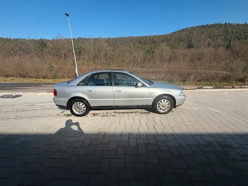 Gebraucht Audi A4 Design 125 PS (91 kW) 1999 Silber Limousine