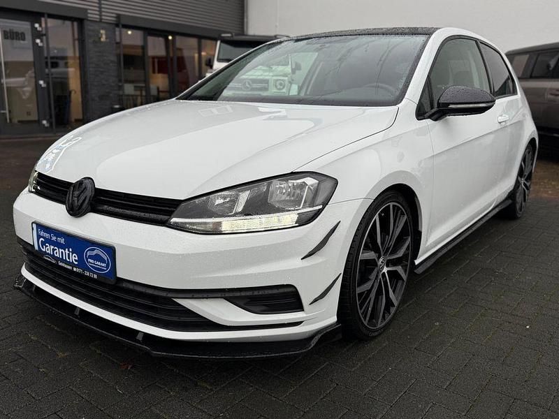 Weiß Gebraucht 2018 VW Golf VII Trendline Limousine | 12.900 € (Fairer Preis) - Bild 1/4