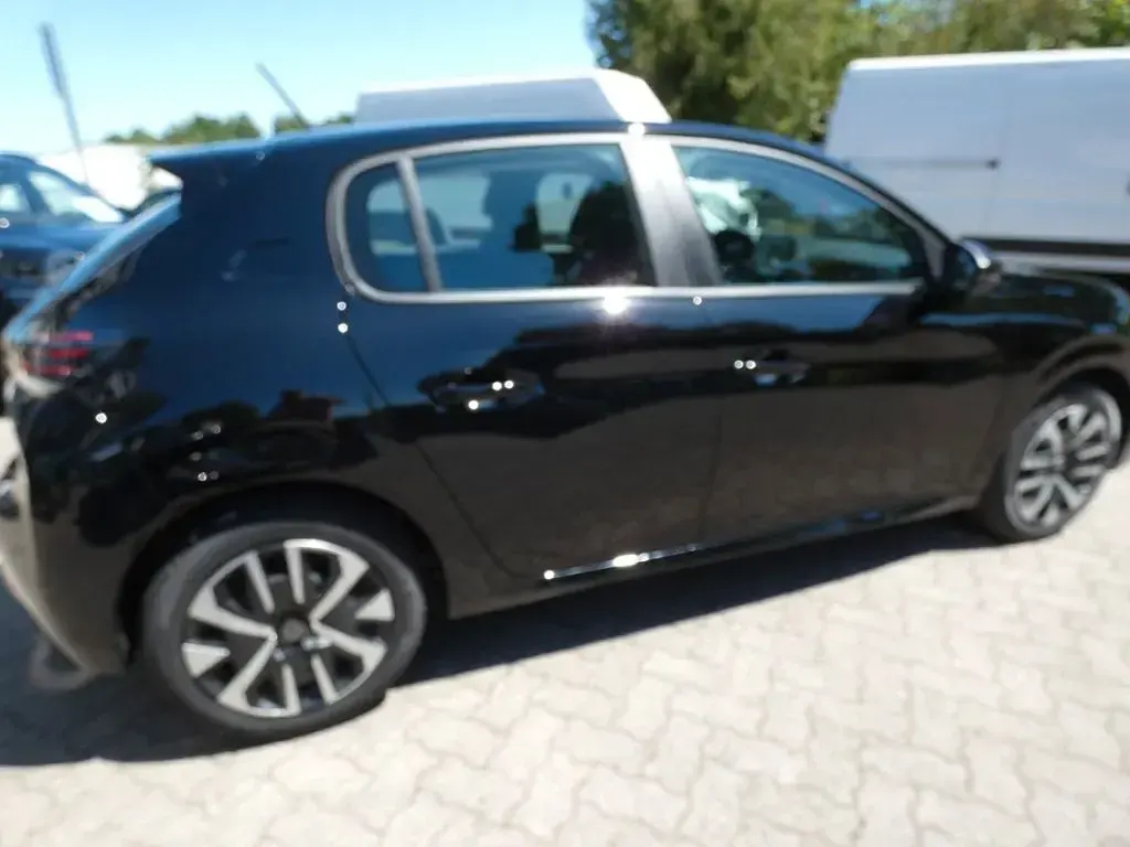 Neu Peugeot 208 Style 101 PS (74 kW) 2026 Schwarz Kleinwagen