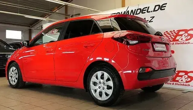 Gebraucht Hyundai i20 Select 75 PS (55 kW) 2020 Rot Limousine