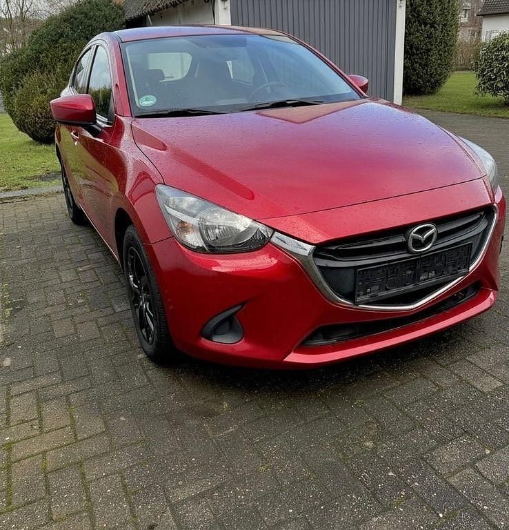 Gebraucht Mazda 2 Center-Line 75 PS (55 kW) 2015 Rot Limousine