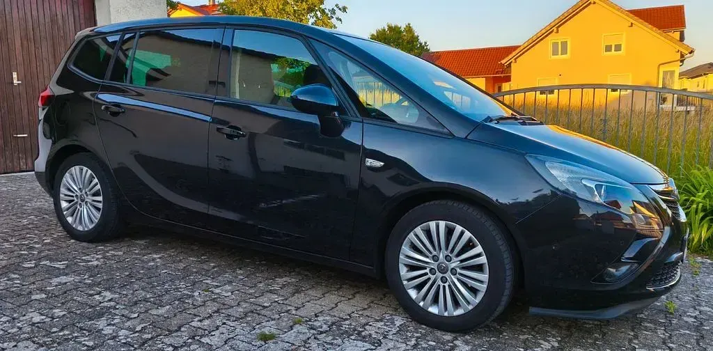 Gebraucht Opel Zafira Tourer Edition 140 PS (102 kW) 2016 Schwarz Van / Kleinbus