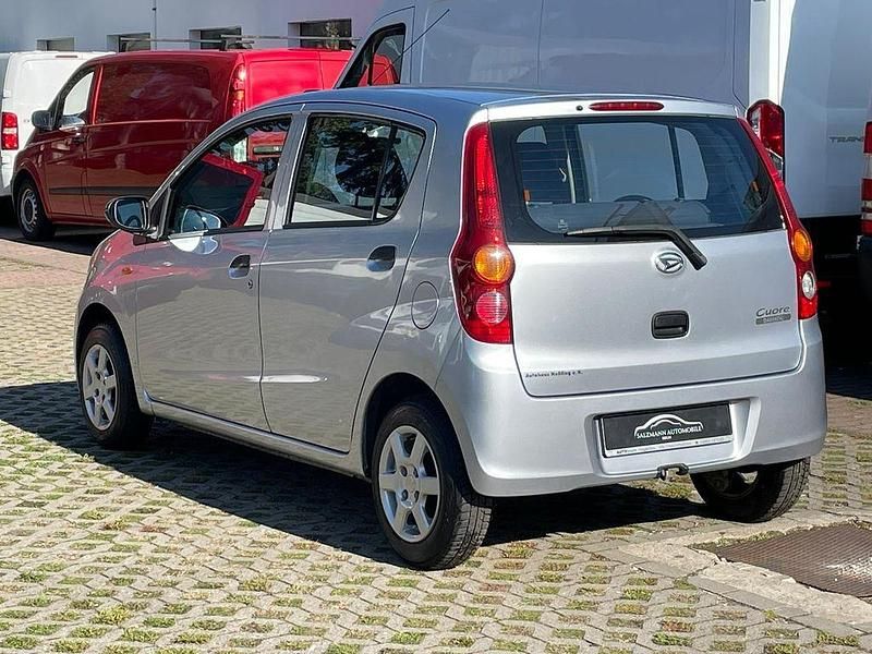 Gebraucht Daihatsu Cuore 69 PS (50 kW) 2010 Silber Kleinwagen