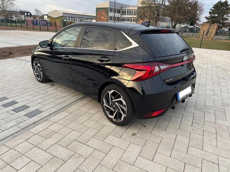 Gebraucht Hyundai i20 101 PS (74 kW) 2021 Schwarz Kleinwagen