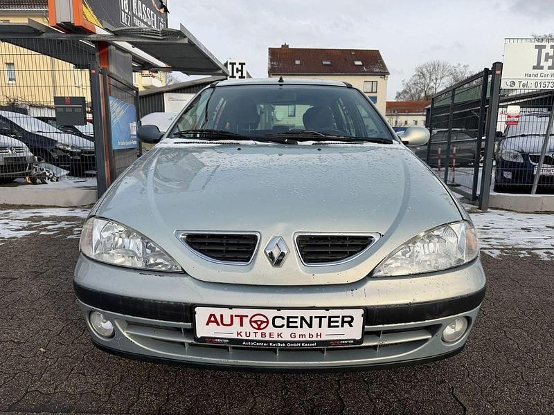 Gebraucht Renault Mégane GrandTour Expression 107 PS (78 kW) 2002 Silber Kombi