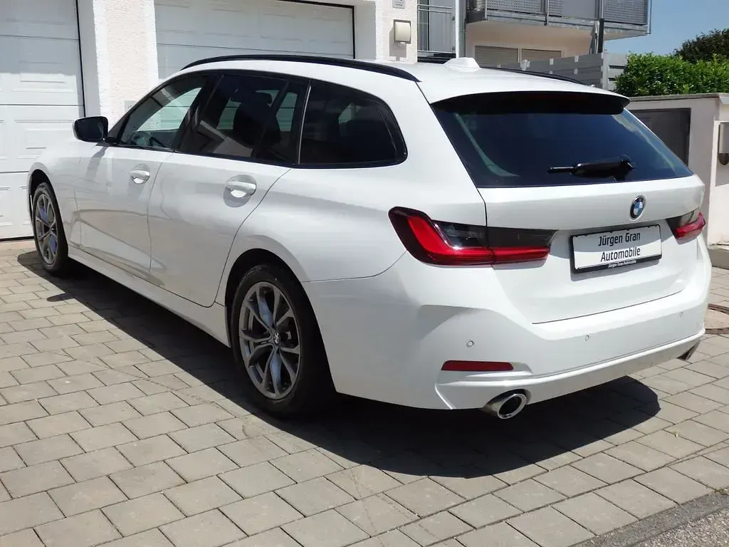 Gebraucht BMW 320 190 PS (139 kW) 2022 Alpinweiß Kombi