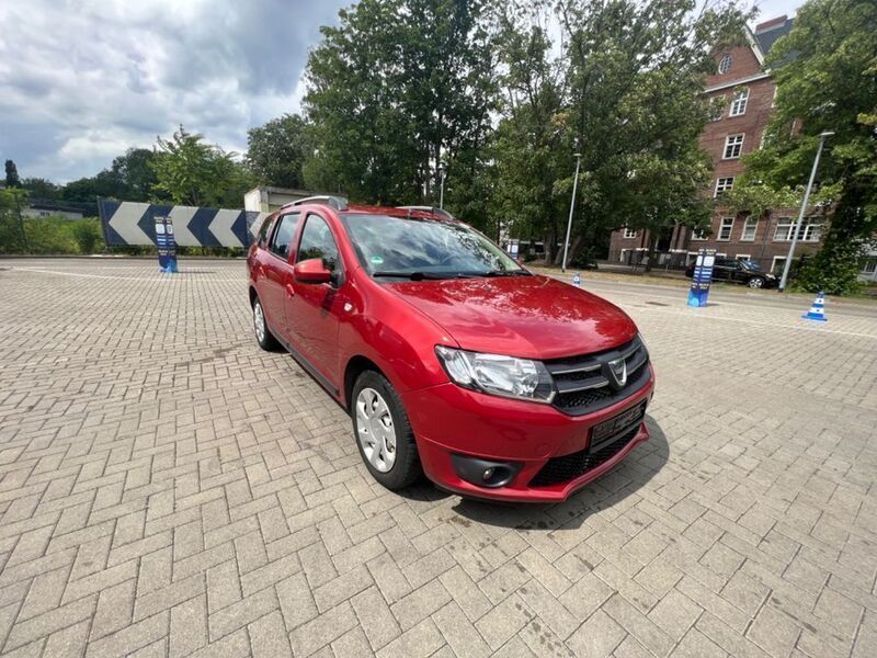 Rot Gebraucht 2015 Dacia Logan MCV Celebration Limousine | 4.490 € (Guter Preis) - Bild 1/4