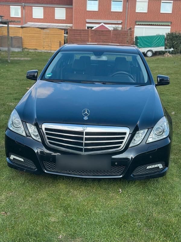 Gebraucht Mercedes E200 184 PS (135 kW) 2010 Schwarz Limousine