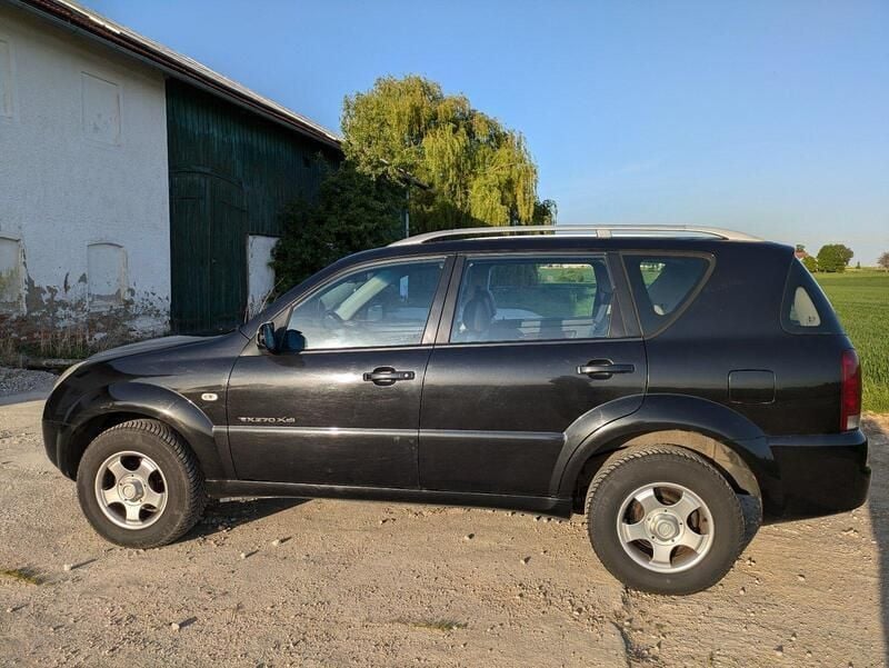 Schwarz Gebraucht 2006 Ssangyong Rexton SUV | 2.450 € - Bild 1/4