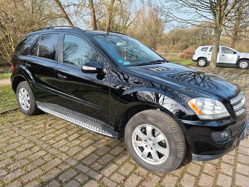 Gebraucht Mercedes ML350 272 PS (200 kW) 2006 Schwarz SUV