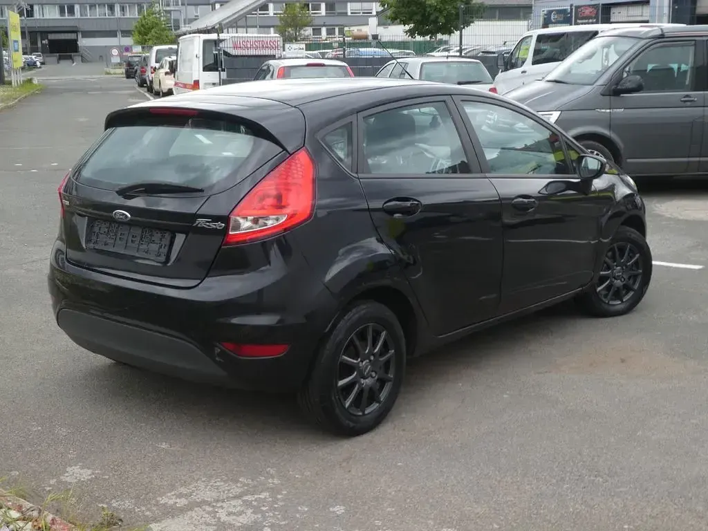 Second-hand Ford Fiesta Trend 69 CP (50 kW) 2010 Negru Berlinǎ