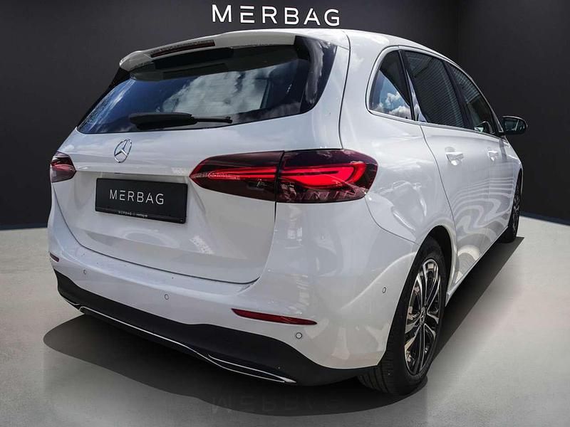 Gebraucht Mercedes B180 Advanced 116 PS (85 kW) 2025 Weiß Van / Kleinbus
