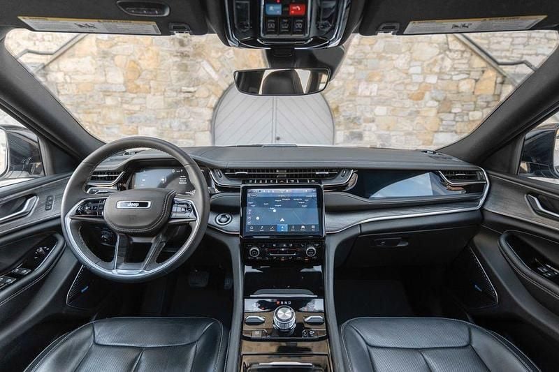 Gebraucht Jeep Grand Cherokee Overland 381 PS (280 kW) 2023 Weiß SUV