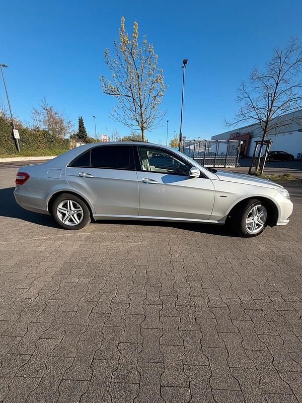 Gebraucht Mercedes E350 292 PS (214 kW) 2009 Silber Limousine