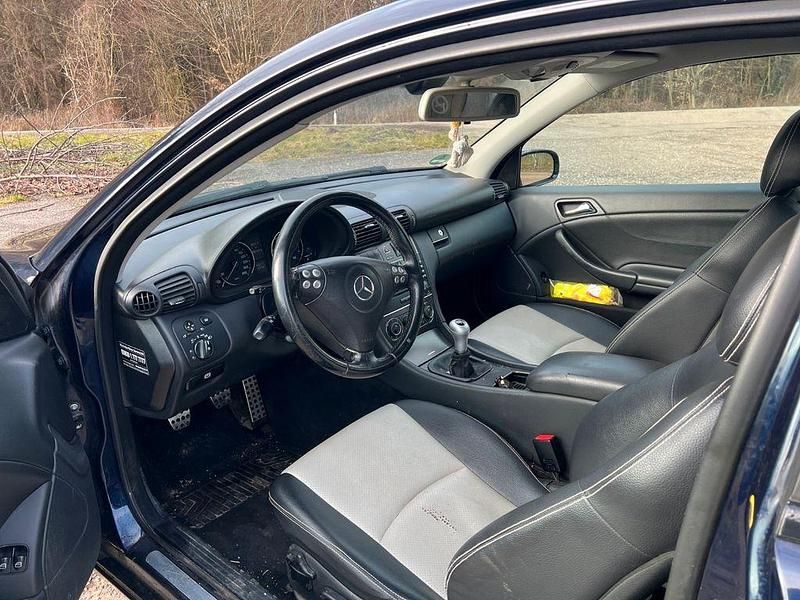Gebraucht Mercedes C200 122 PS (89 kW) 2006 Blau Limousine