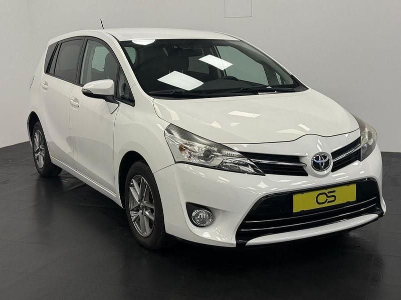 Gebraucht Toyota Verso Comfort 111 PS (81 kW) 2016 Weiß Van / Kleinbus