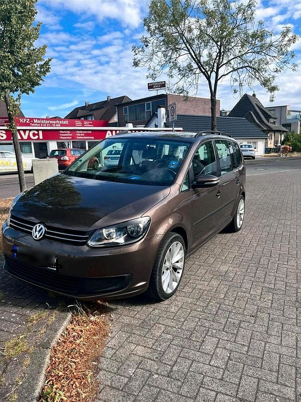 Braun Gebraucht 2011 VW Touran Van / Kleinbus | 7.900 € (Fairer Preis) - Bild 1/4