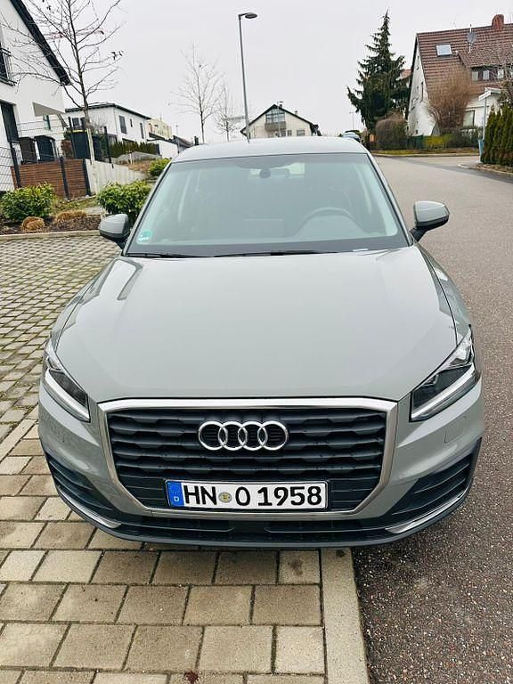 Gebraucht Audi Q2 Ambiente 116 PS (85 kW) 2019 Grau SUV