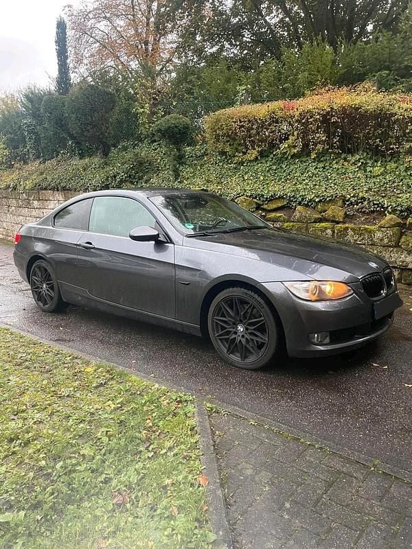 Grau Gebraucht 2007 BMW 325 Coupé | 7.800 € (Fairer Preis) - Bild 1/4