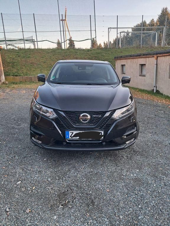 Schwarz Gebraucht 2019 Nissan Qashqai N-Connecta SUV | 16.750 € (Fairer Preis) - Bild 1/4