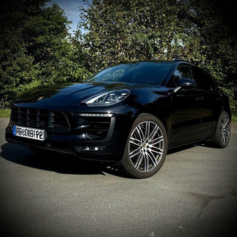 Schwarz Gebraucht 2018 Porsche Macan SUV | 45.911 € (Superpreis) - Bild 1/4