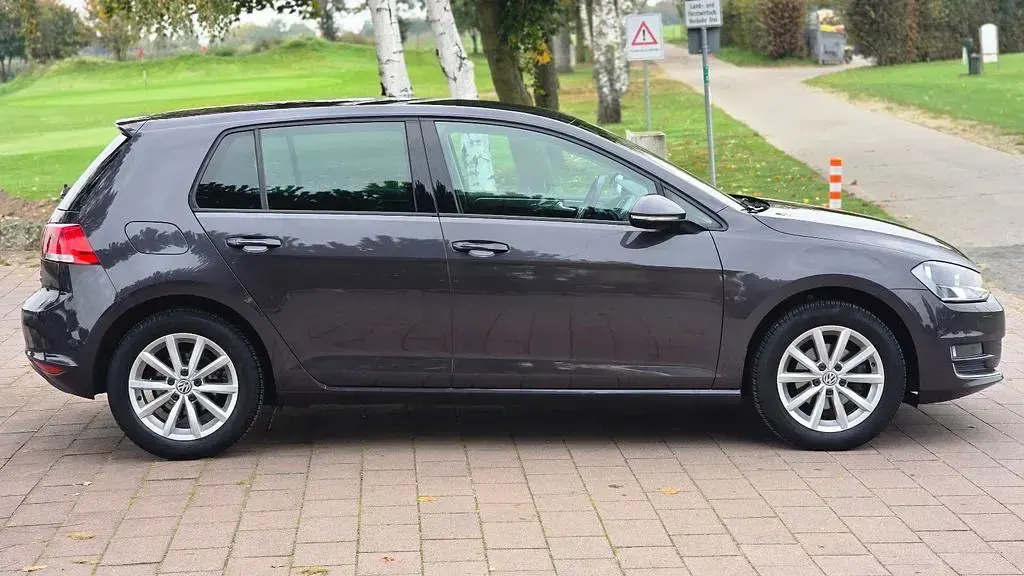 Gebraucht VW Golf VII LOUNGE 86 PS (63 kW) 2016 Grau Limousine