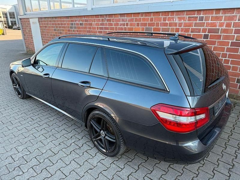Gebraucht Mercedes E220 170 PS (125 kW) 2010 Grau Kombi