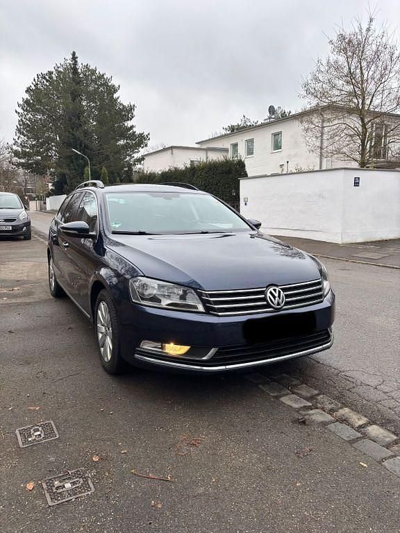 Gebraucht VW Passat Edition 160 PS (117 kW) 2014 Blau Kombi