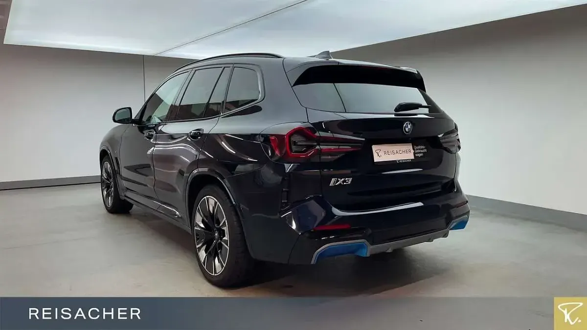 Gebraucht BMW iX3 M Sport 210 kW (286 PS) 2022 Carbonschwarz metallic SUV