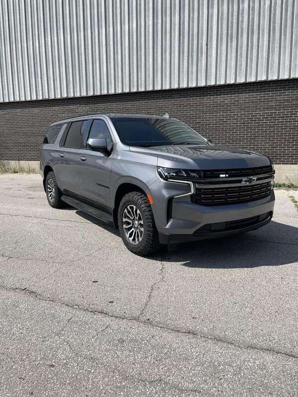 Neu Chevrolet Suburban 426 PS (313 kW) 2025 Schwarz SUV
