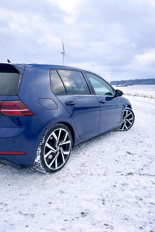 Second-hand VW Golf VII GTI 230 CP (169 kW) 2017 Albastru Berlinǎ