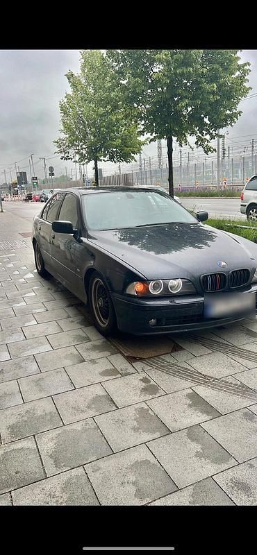Blau Gebraucht 2001 BMW 530 Limousine | 5.750 € (Guter Preis) - Bild 1/4