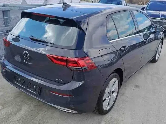 Gebraucht VW Golf VIII Style 150 PS (110 kW) 2024 Grau Limousine