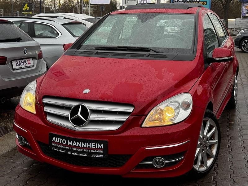 Gebraucht Mercedes B200 136 PS (100 kW) 2010 Rot Van / Kleinbus
