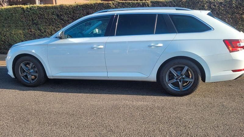 Gebraucht Skoda Superb 190 PS (139 kW) 2015 Weiß Limousine