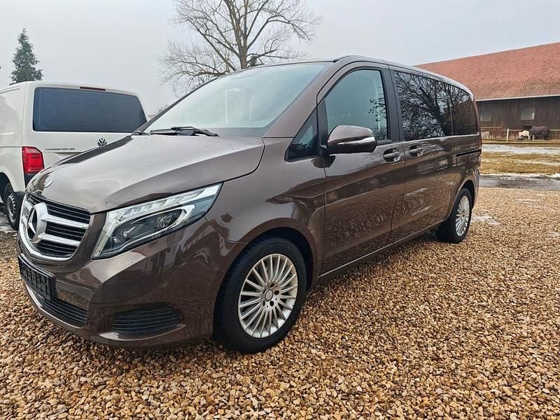 Gebraucht Mercedes V220 163 PS (119 kW) 2015 Braun Van / Kleinbus