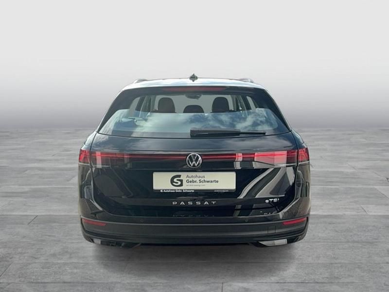 Gebraucht VW Passat Basis 150 PS (110 kW) 2025 Grenadillschwarz metallic (metallic) Kombi