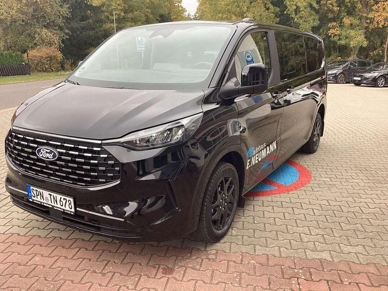 Gebraucht Ford Tourneo Titanium 170 PS (125 kW) 2024 Schwarz met. Van / Kleinbus