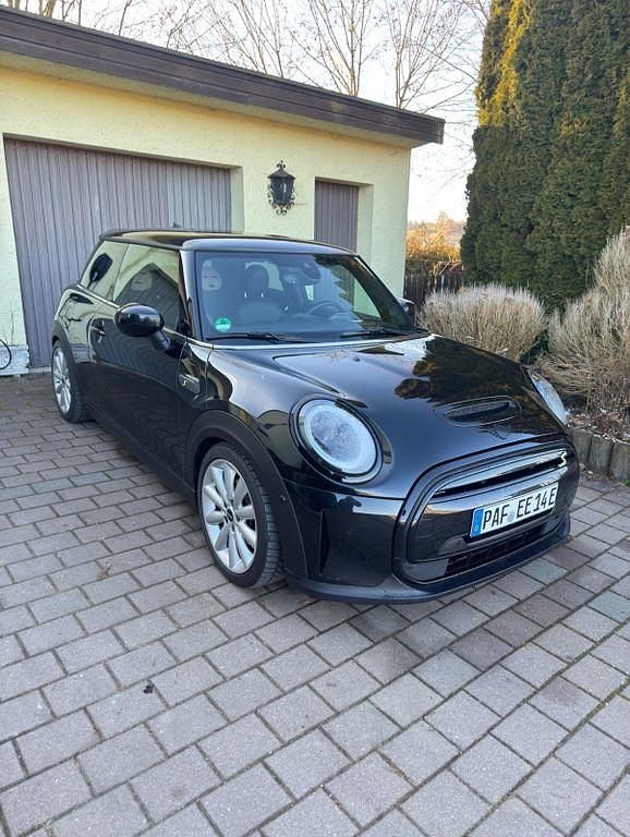 Gebraucht Mini Cooper SE 135 kW (184 PS) 2023 Schwarz Kleinwagen
