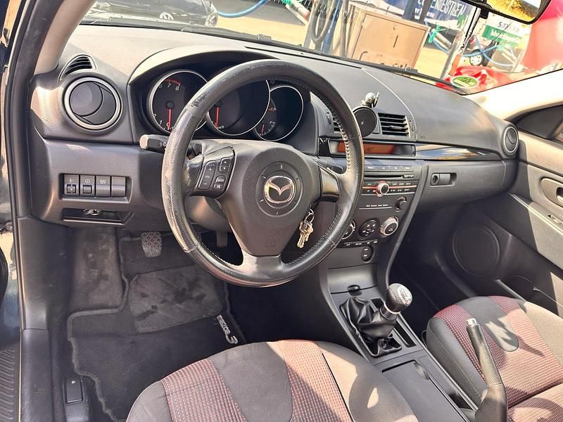 Schwarz Gebraucht 2006 Mazda 3 Limousine | 2.200 € (Fairer Preis) - Bild 1/4