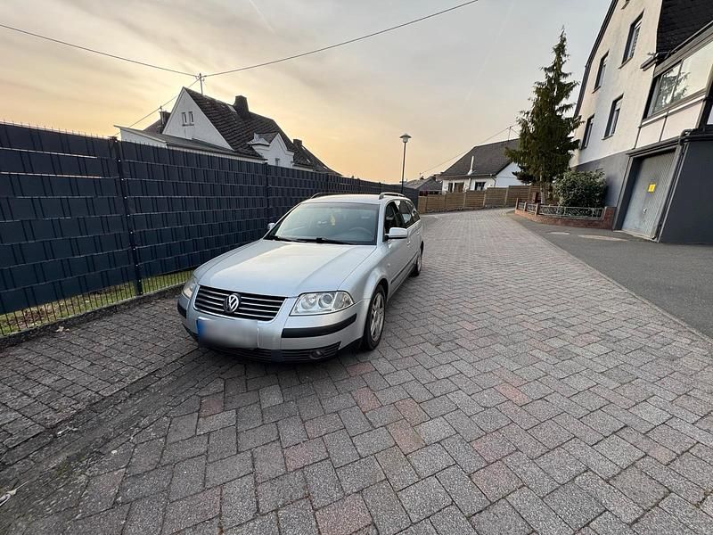 Gebraucht VW Passat 110 PS (80 kW) 2001 Grau Kombi