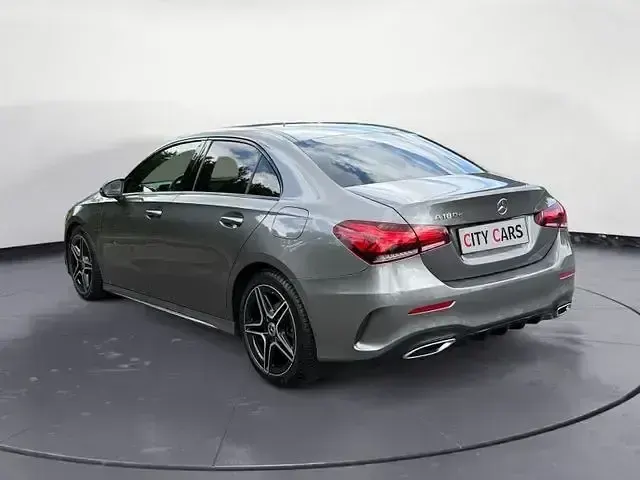 Gebraucht Mercedes A180 AMG line 116 PS (85 kW) 2019 Grau Limousine