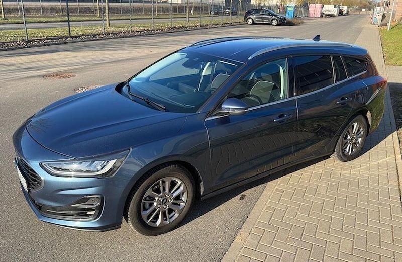 Gebraucht Ford Focus Titanium 125 PS (91 kW) 2023 Blau Kombi