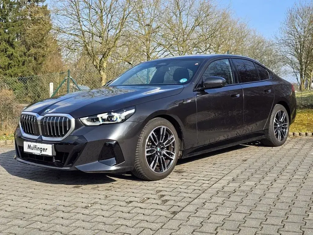 Gebraucht BMW 520 M Sport 190 PS (139 kW) 2025 Sophistograu brillanteffekt (metallic) Limousine