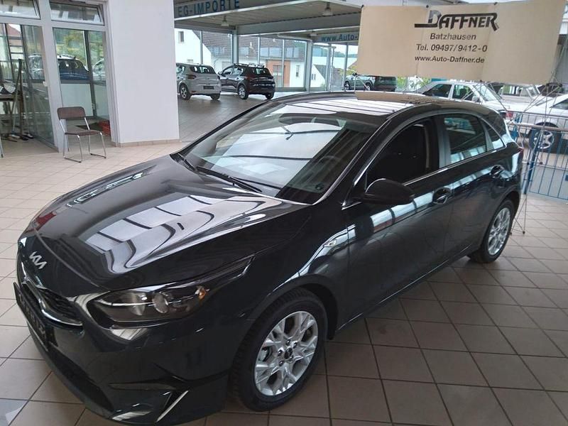 Gebraucht Kia Ceed Vision 101 PS (74 kW) 2024 Grau Kleinwagen