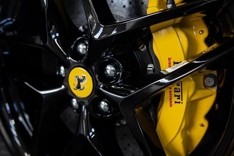 Neu Ferrari Roma 620 PS (456 kW) 2025 Rosso corsa Coupé