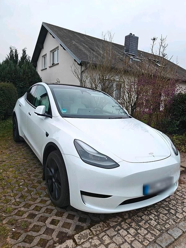Gebraucht Tesla Model Y Standard Range 220 kW (300 PS) 2024 Weiß SUV