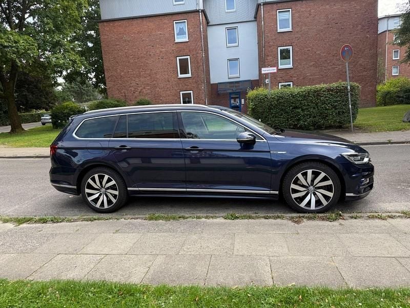 Gebraucht VW Passat Highline 239 PS (175 kW) 2017 Blau Kombi