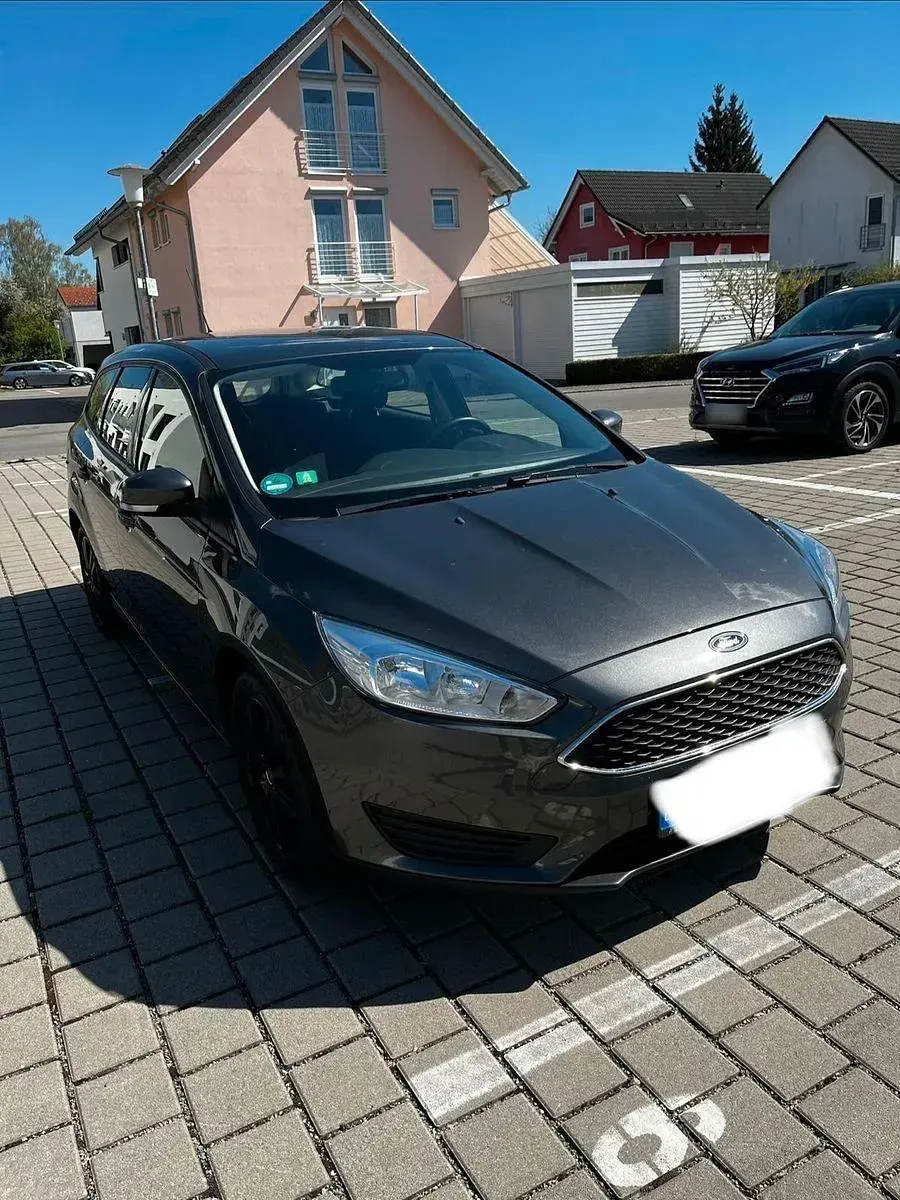 Gebraucht Ford Focus 101 PS (74 kW) 2015 Grau Limousine